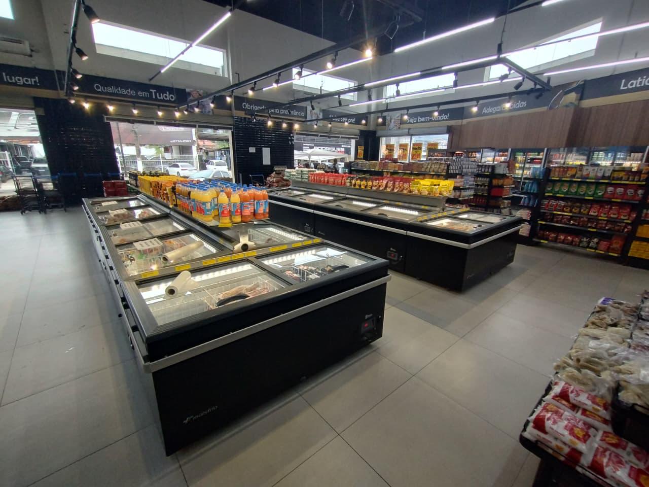 Ilhas Prime em supermercado com corredores amplos